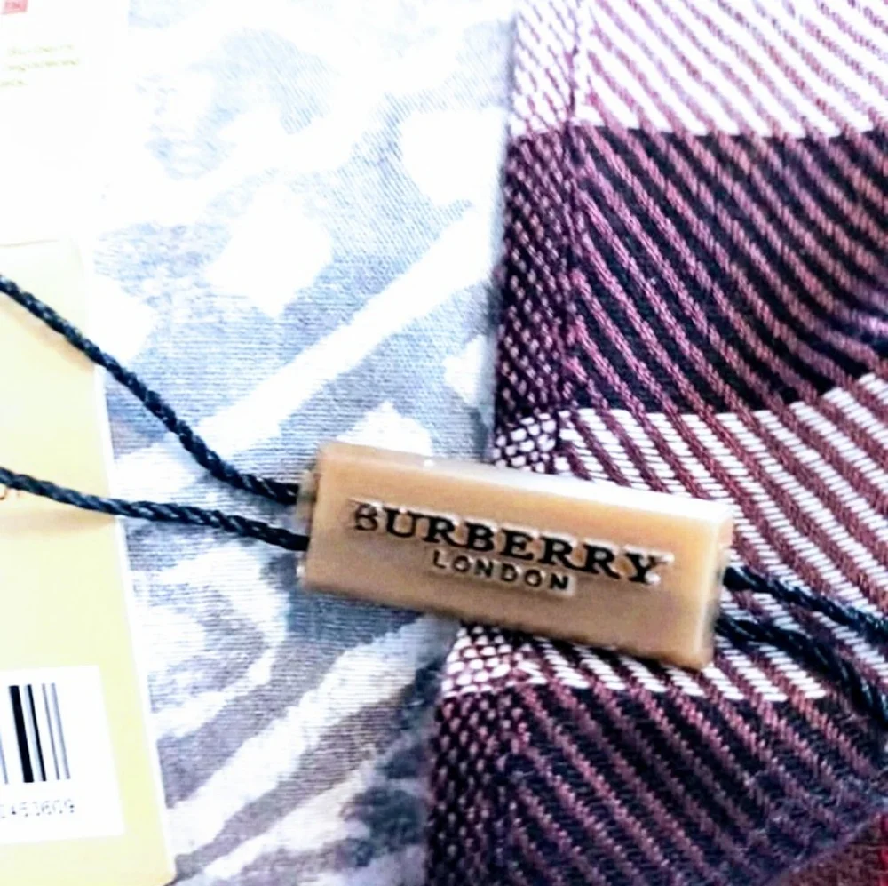 New Authentic Burberry London Beetroot Tartan Check Print Schawl /Scarf